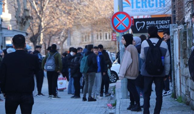 Malatya'da 5.2 büyüklüğünde deprem meydana geldi Adıyaman'da herkes kendini sokağa attı 