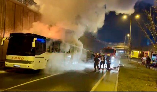 Malatya'da alev alan otobüs kullanılamaz hale geldi  - Videolu Haber