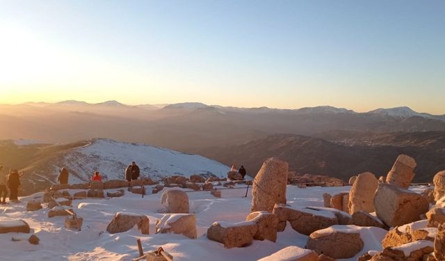 Nemrut Dağı'nda muhteşem gün batımı  - Videolu Haber