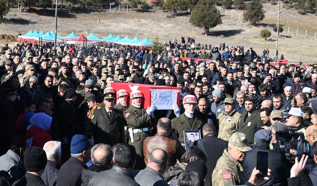 Piyade Sözleşmeli Er Emrullah Gülmez, toprağa verildi