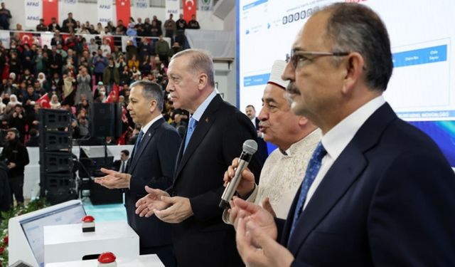 Cumhurbaşkanı Erdoğan Adıyaman'da depremzedelere konut teslim töreninde konuştu 