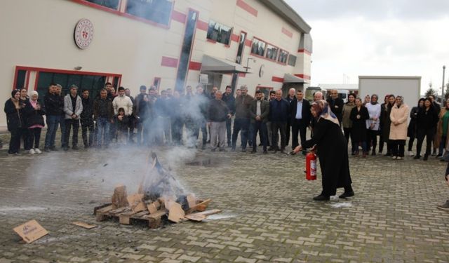 Gençlik ve Spor Müdürlüğü’nde yangın söndürme eğitimi verildi 