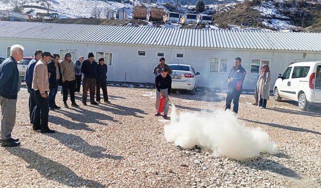 İtfaiye erlerinden yangına müdahale eğitimi 