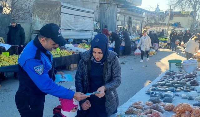 Polis ekipleri vatandaşları bilgilendirdi