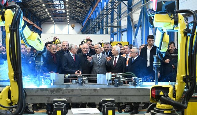 Bakan Uraloğlu: Milli elektrikli hızlı tren seti prototipi bu yıl raylara inecek 