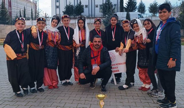 Halk oyunları yarışmaları görsel şölene dönüştü