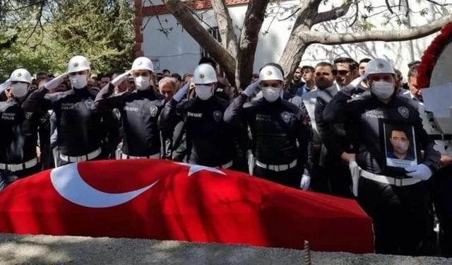 Cenazesine 14 ay sonra ulaşılan Şehit polis memuru defnedildi  