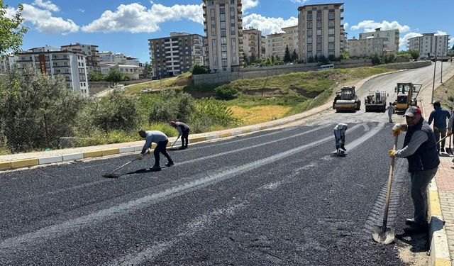 Kahta Belediyesi yol bakım ve onarım çalışmalarını sürdürüyor