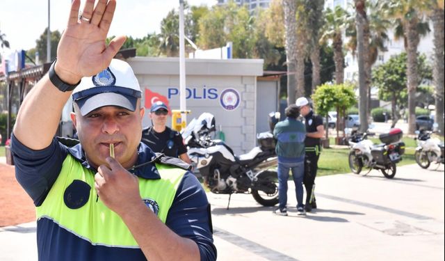 Mersin’de kurallara uymayan sürücülere geçit verilmiyor  - Videolu Haber