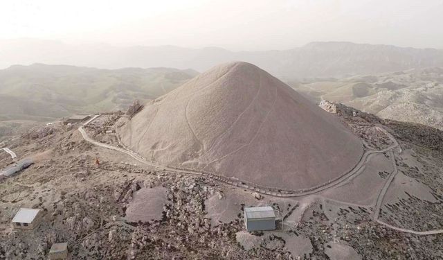 Rotanın son durağı Nemrut Dağı'na ziyaretçi akını  - Videolu Haber