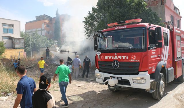 Gaz sıkışması nedeniyle çıkan yangın paniğe neden oldu  - Videolu Haber