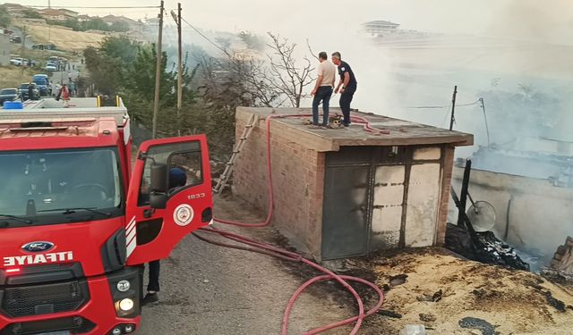 Malatya’da 600 dönümlük anız yangını  - Videolu Haber