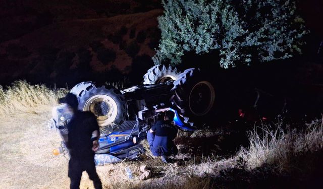 Devrilen traktörün altında kalan sürücü hayatını kaybetti 