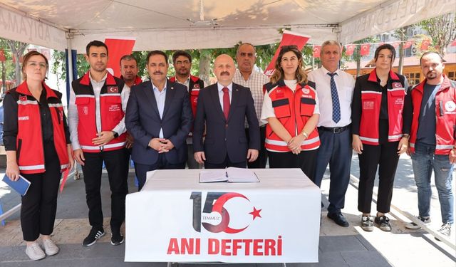 Vali Varol 15 Temmuz Anı Defterini doldurdu