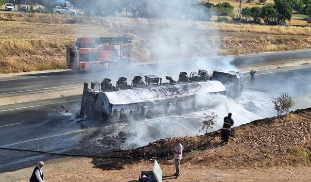 Yakıt dolu tanker alev alev yandı  - Videolu Haber