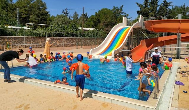 Adıyaman Belediyesi'nden Kur’an kursu öğrencilerine yüzme kursu jesti 