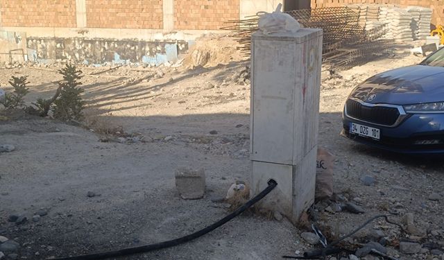 Adıyaman'da elektrik altyapısı krizi: Esnaf can güvenliği için endişeli  - Videolu Haber