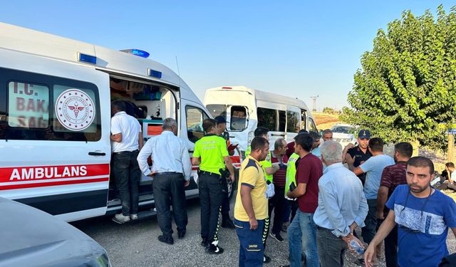 Adıyaman'da minibüs ile TIR çarpıştı: 5 yaralı  - Videolu Haber