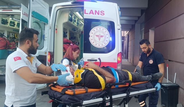 Adıyaman'da Otomobil şarampole uçtu: 2 yaralı   - Videolu Haber