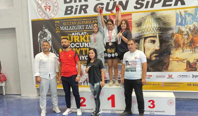 Adıyamanlı sporcu Özlem Yanak, muaythaide birinci oldu 