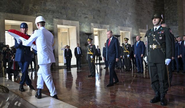 Cumhurbaşkanı Erdoğan ve Devlet Erkanı Anıtkabir'de 