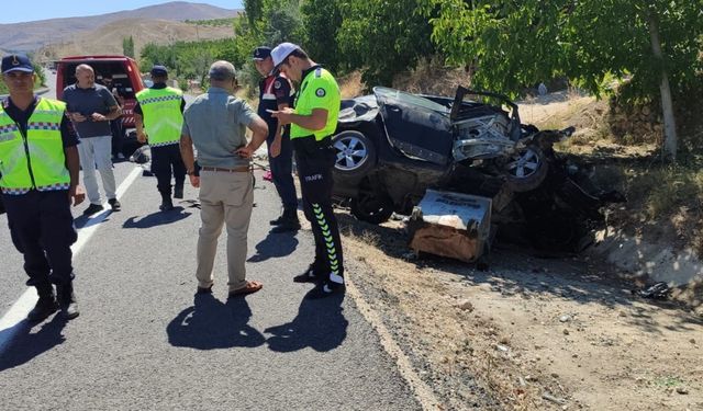 Malatya'da feci kaza: 3 ölü, 1 yaralı  - Videolu Haber