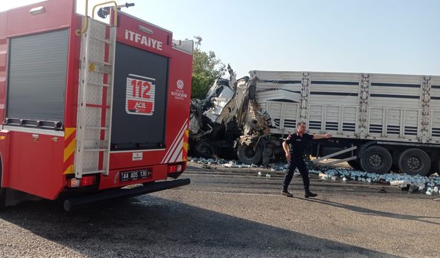 Malatya'da zincirleme kaza: 1 ölü, 1 yaralı  - Videolu Haber