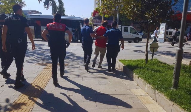 Adıyaman Demokrasi Parkı'nda alkol alıp çevreyi rahatsız eden şahıs gözaltına alındı 