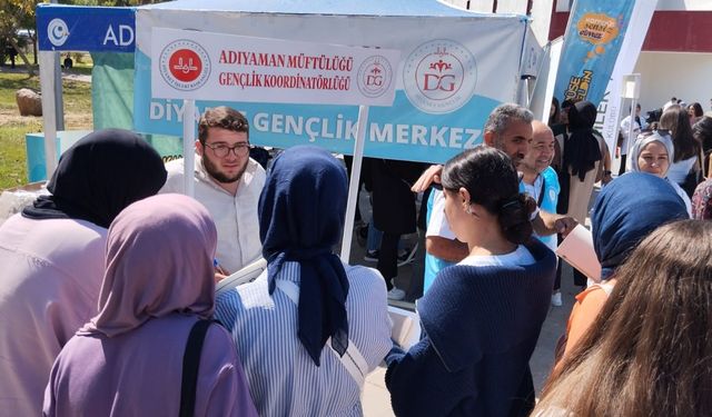 Adıyaman Üniversitesi'nde Diyanet Gençlik tanıtım standı açıldı 