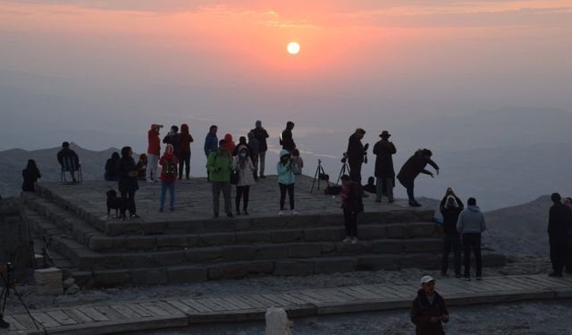 Nemrut Dağı'na ziyaretçi akını 