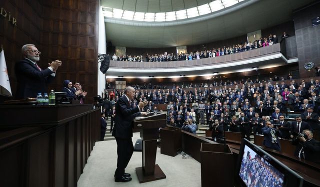 13 Belediye Başkanı AK Parti’ye geçti: Cumhurbaşkanı Erdoğan rozet taktı 