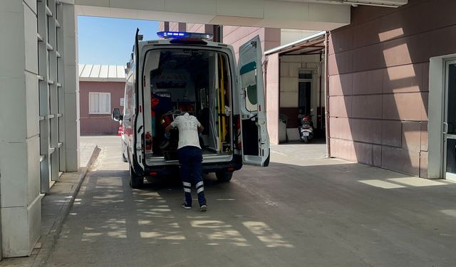 Adıyaman Cumhuriyet Mahallesi'nde deprem panik yarattı: Yatalak hasta hastaneye kaldırıldı