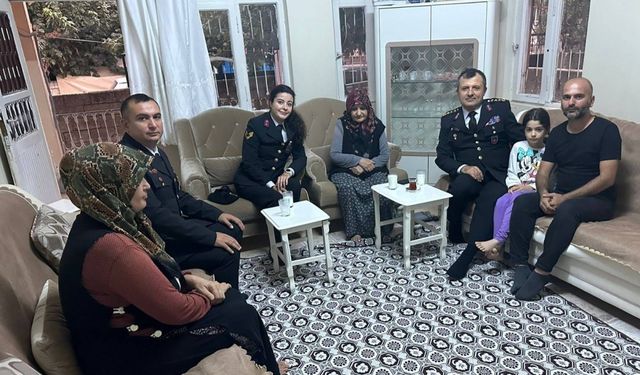 Adıyaman il jandarma komutanlığı şehit ailelerini ziyaret ediyor