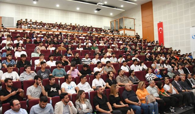 Adıyaman Üniversitesi'nde 'Uçuş ve Ötesi' söyleşisi gerçekleştirildi 