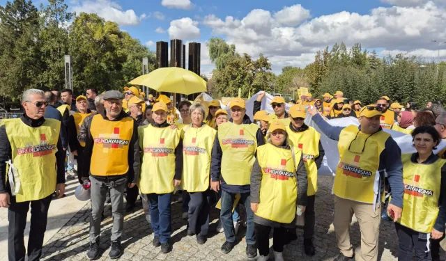 Aile Hekimliği çalışanları yönetmelik taslağının geri çekilmesi için Ankara’da miting düzenledi