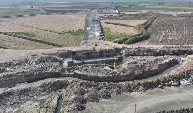 Kahramanmaraş Güney Bağlantı Yolu’nun yeni güzergâhında sanat yapılarının inşası sürüyor 