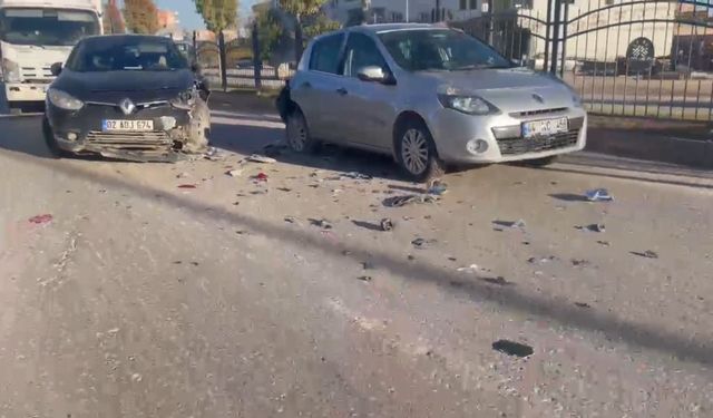 Adıyaman yeni hal kavşağında trafik kazası: Ani fren çarpışmaya neden oldu