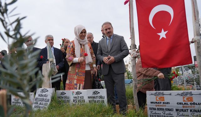 Adıyaman’da depremde hayatını kaybeden öğretmenlerin kabrine ziyaret