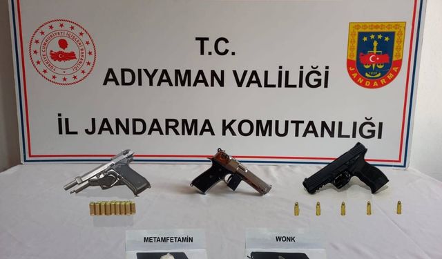 Adıyaman'da Jandarma yol kontrolünde silah ve uyuşturucu ele geçirildi