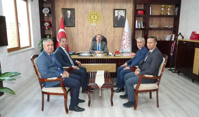 Erzurum'da Eğitim Seminerine katılan okul müdürlerinden İl Milli Eğitim Müdürü Tosun'a ziyaret 