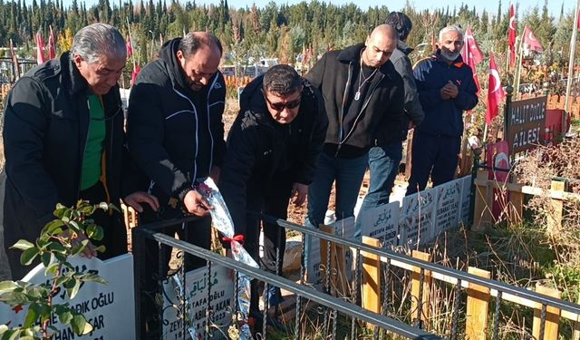 Eski futbolcular deprem şehitlerini andı, Adıyaman’da dostluk maçına hazırlanıyorlar  - Videolu Haber