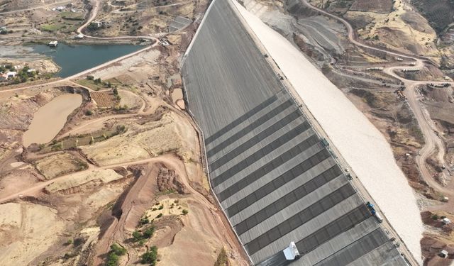 Gömükan Barajında ön yüz beton kaplama imalatına başlandı