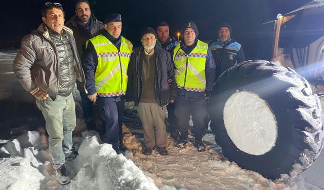 Malatya Büyükşehir Belediyesi ekipleri 75 yaşındaki Mustafa Akıcı'yı kurtardı