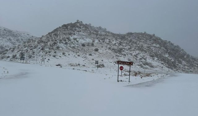 Nemrut Dağı beyazlara büründü 