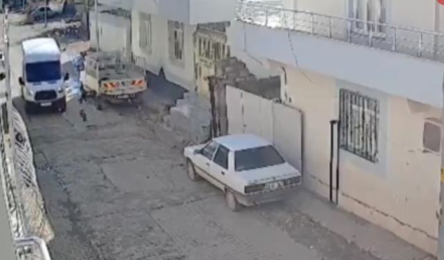 Şanlıurfa’da çocuğun minibüsün altında kalarak öldüğü kaza kameraya yansıdı  - Videolu Haber