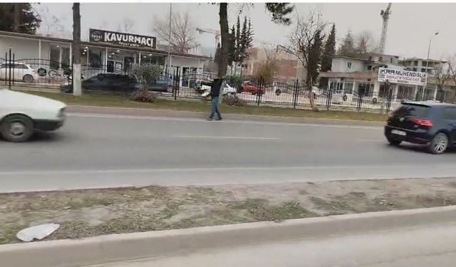 Adıyaman Belediyesi'nin iş güvenliği önlemleri almadan yaptığı çalışmaya tepki  - Videolu Haber