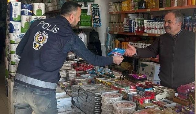 Besni’de Toplum Destekli Polis ekibinden vatandaşlara bilgilendirme çalışması