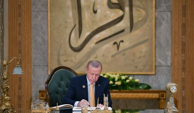 Cumhurbaşkanı Erdoğan: 'İslam ülkeleri olarak İsrail’e karşı adımlara öncülük etmeliyiz' 