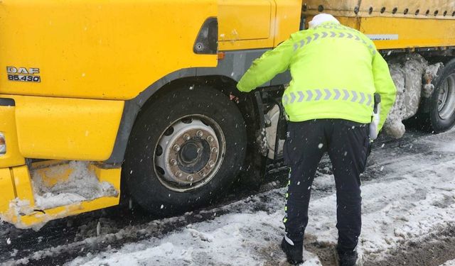 Besni'de kış tedbirleri: Kış lastiği ve zincir olmadan geçişe izin yok