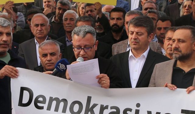 Adıyaman’da İmamoğlu’nun gözaltına alınması protesto edildi  - Videolu Haber